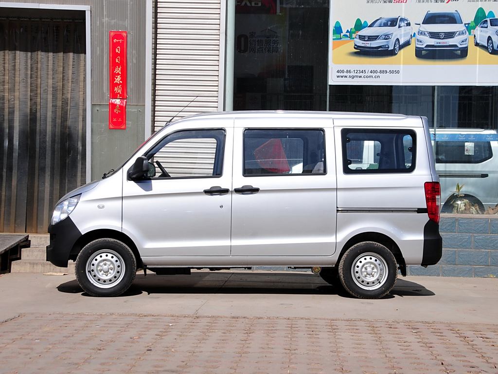 五菱之光面包車最新報價，實用與經(jīng)濟(jì)性的完美融合