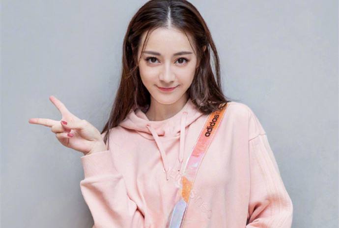 迪麗熱巴戀情最新動態(tài)，變化、學習與自信的力量閃耀愛情之路