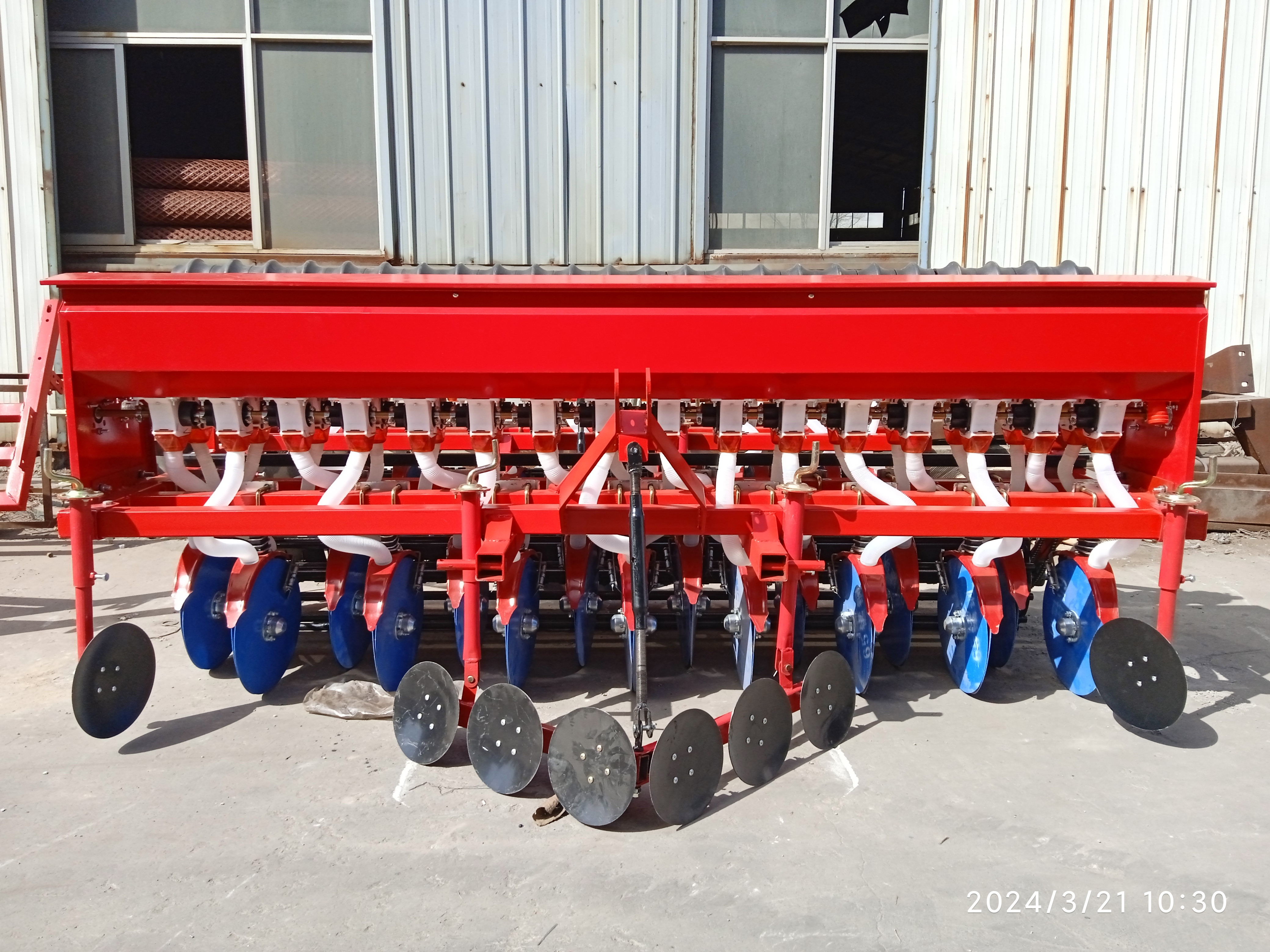 最新款小麥播種機，播種效率的革命性飛躍，小麥24行播種機亮相！