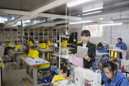 廣州制衣廠急聘燙工，燙衣技術(shù)展現(xiàn)你的才華！