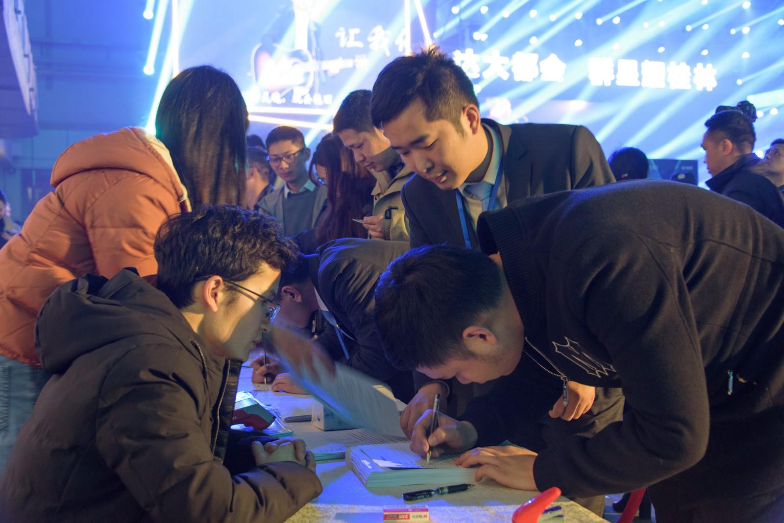 超強(qiáng)音浪最新一期嘉賓揭秘，音樂中的友情與家的溫馨時(shí)刻