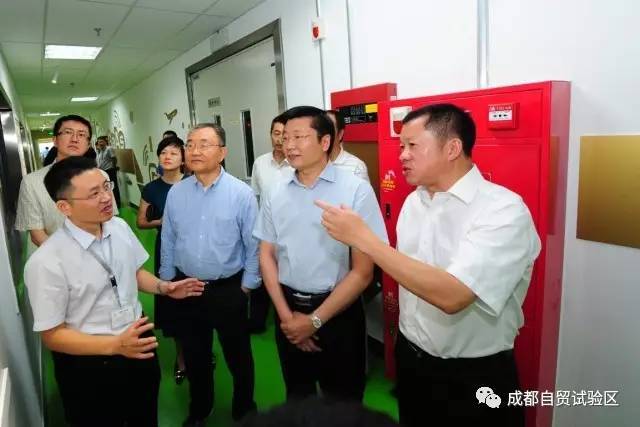 成都市委常委吳凱探索小巷獨(dú)特風(fēng)味，城市細(xì)微之處的魅力探索