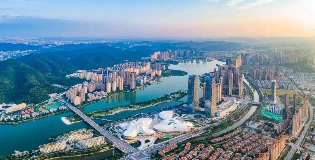 湘江新區(qū)最新動(dòng)態(tài)與一段溫馨的友情故事摘要