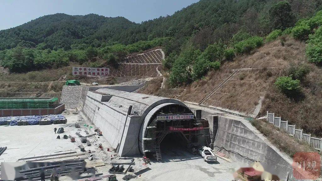 成昆復(fù)線(xiàn)建設(shè)進(jìn)展順利，助推區(qū)域經(jīng)濟(jì)發(fā)展最新消息