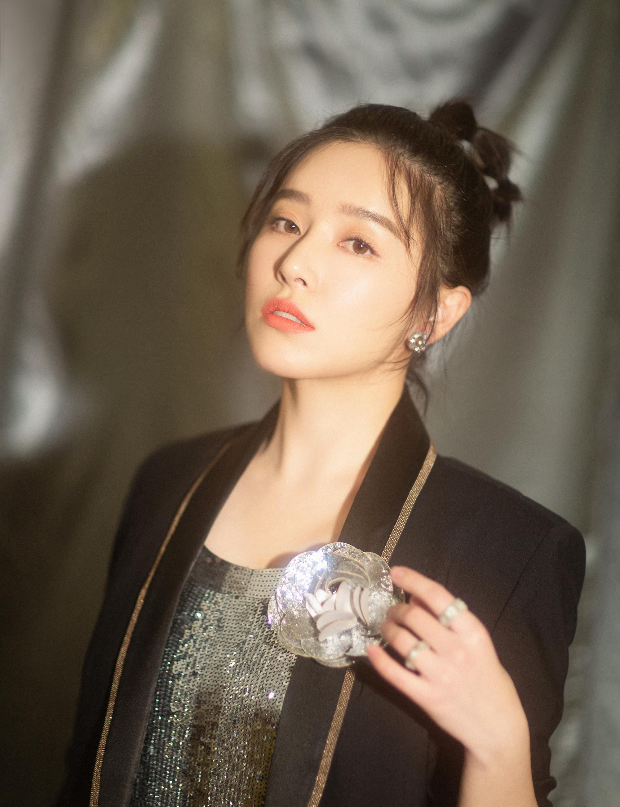 闞清子演藝事業(yè)持續(xù)升溫，新動態(tài)備受矚目，最新消息一覽