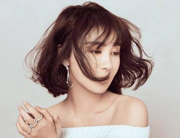 李菲兒科技新品引領(lǐng)智能生活新潮流，最新消息閃耀登場(chǎng)