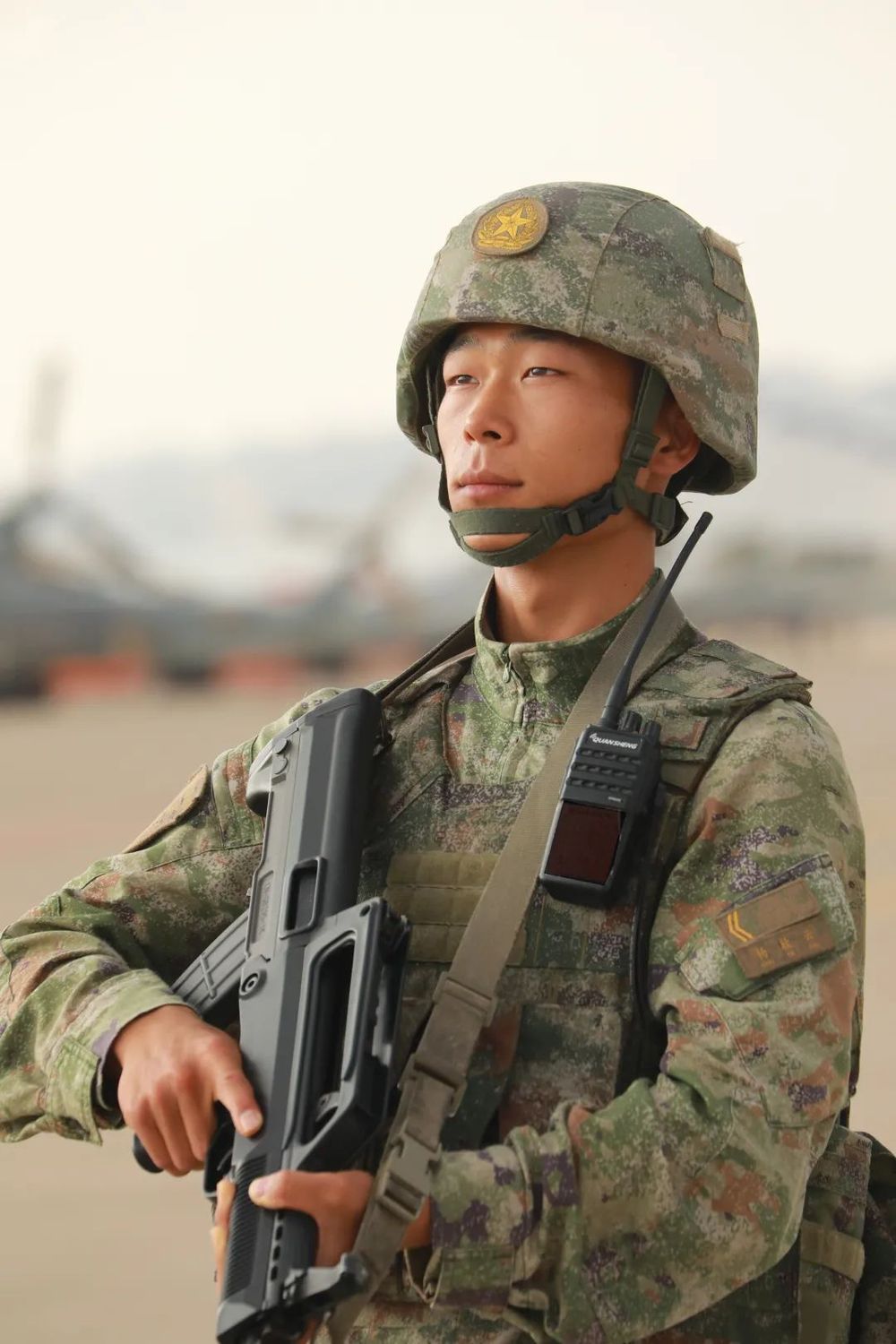 『最新軍裝揭秘，潮流與威嚴(yán)并存』