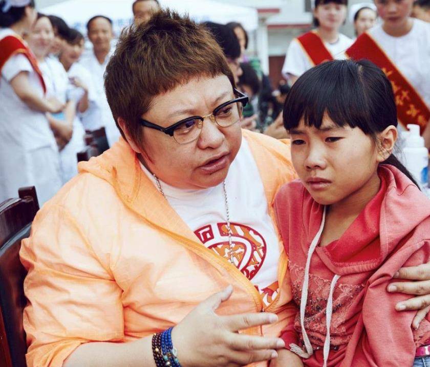 韓紅丈夫最新消息揭秘，小巷風(fēng)情與美食秘境探索