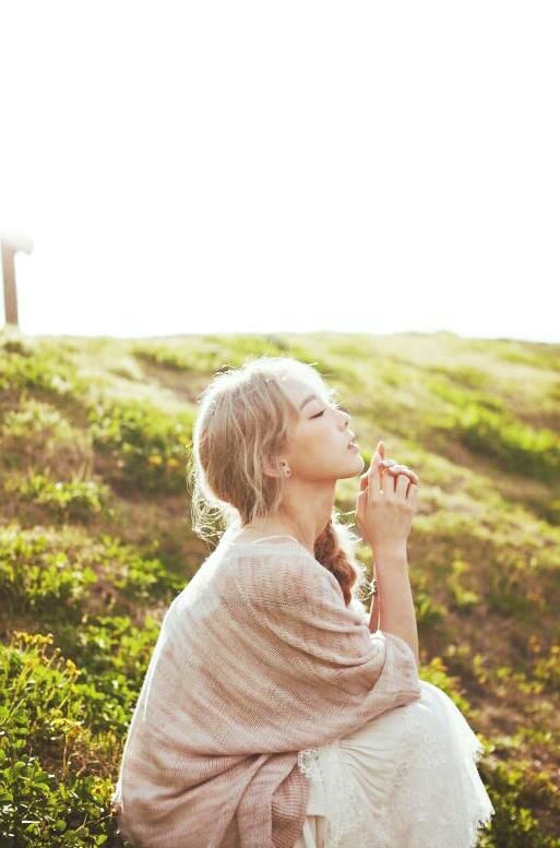 金泰妍最新專輯圖片揭秘，小巷深處的音樂寶藏與獨特風(fēng)情