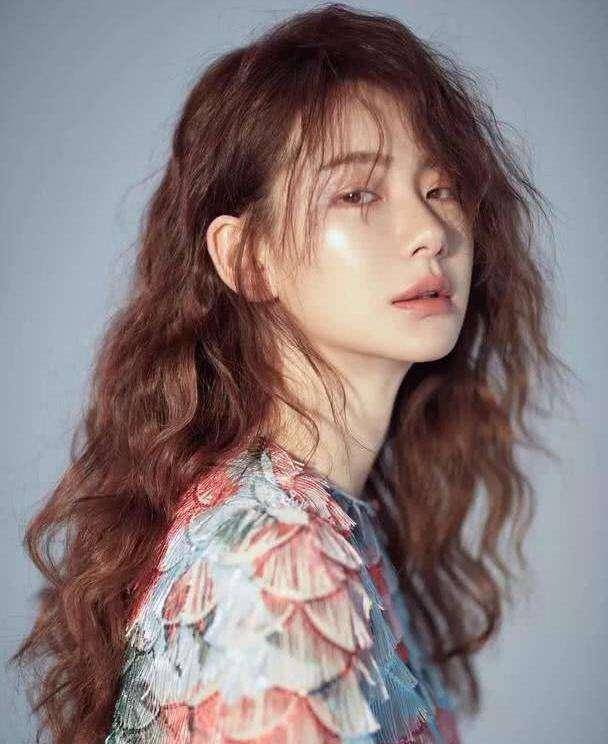 2025明星最新發(fā)型，潮流變遷與時(shí)尚影響力揭秘