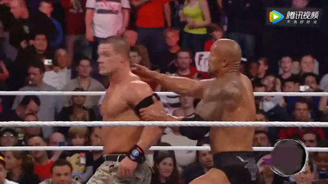 WWE巨星巨石強(qiáng)森的賽場(chǎng)日常，友情、汗水與榮耀的最新比賽