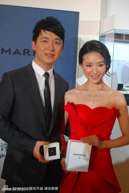 董潔2025最新動態(tài)，變化中的力量，閃耀星光的勵志之旅