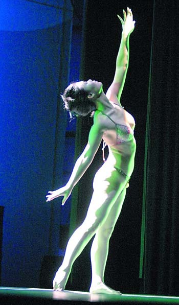 探索人體藝術(shù)極致邊界，最新大尺度作品展現(xiàn)美的無(wú)限可能