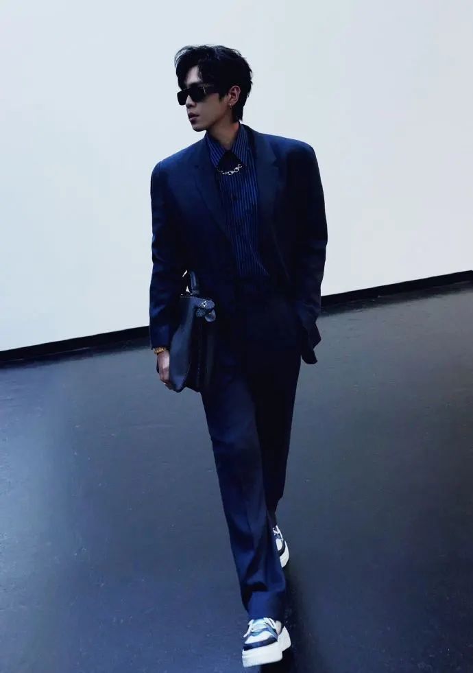 探索自然美景之旅，最新男生頭像與內(nèi)心平和的追尋