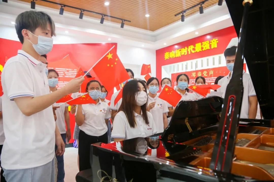 2025最新網(wǎng)絡(luò)紅歌，學(xué)習(xí)變化，自信成就未來，唱響勵志之歌的時代旋律