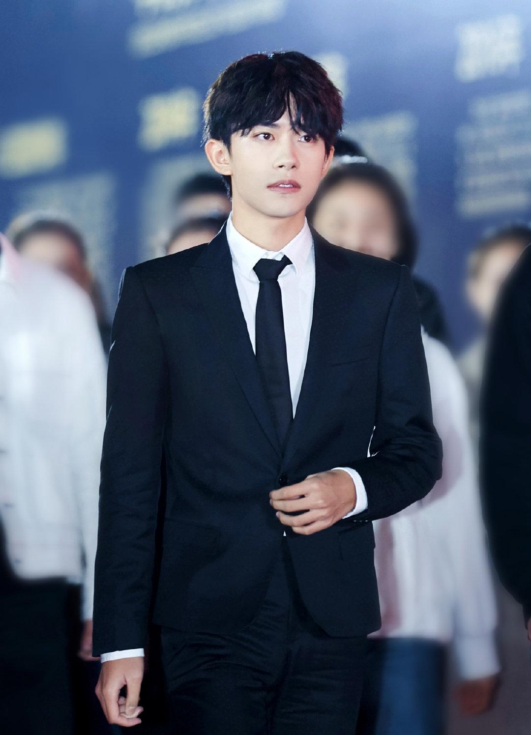 易烊千璽最新資訊，獲取最新動(dòng)態(tài)與技能學(xué)習(xí)的方法全解析